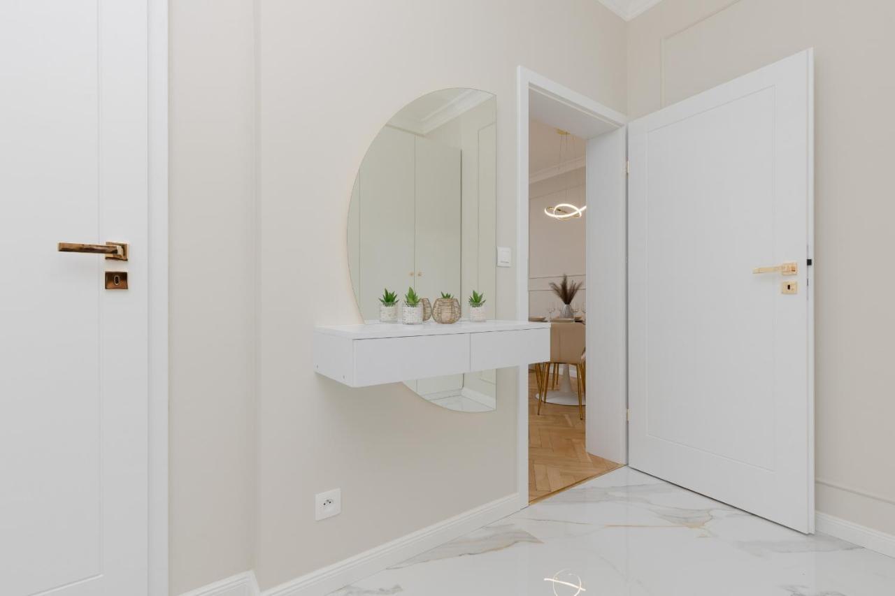 Bright & Elegant By Renters Warsaw