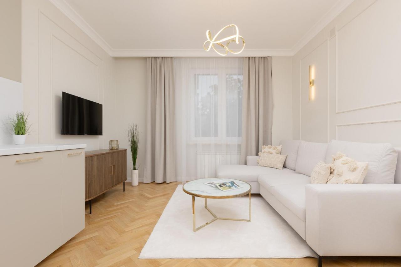 Bright & Elegant By Renters Apartment *