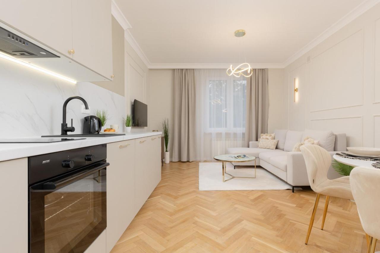 Apartment Bright & Elegant By Renters