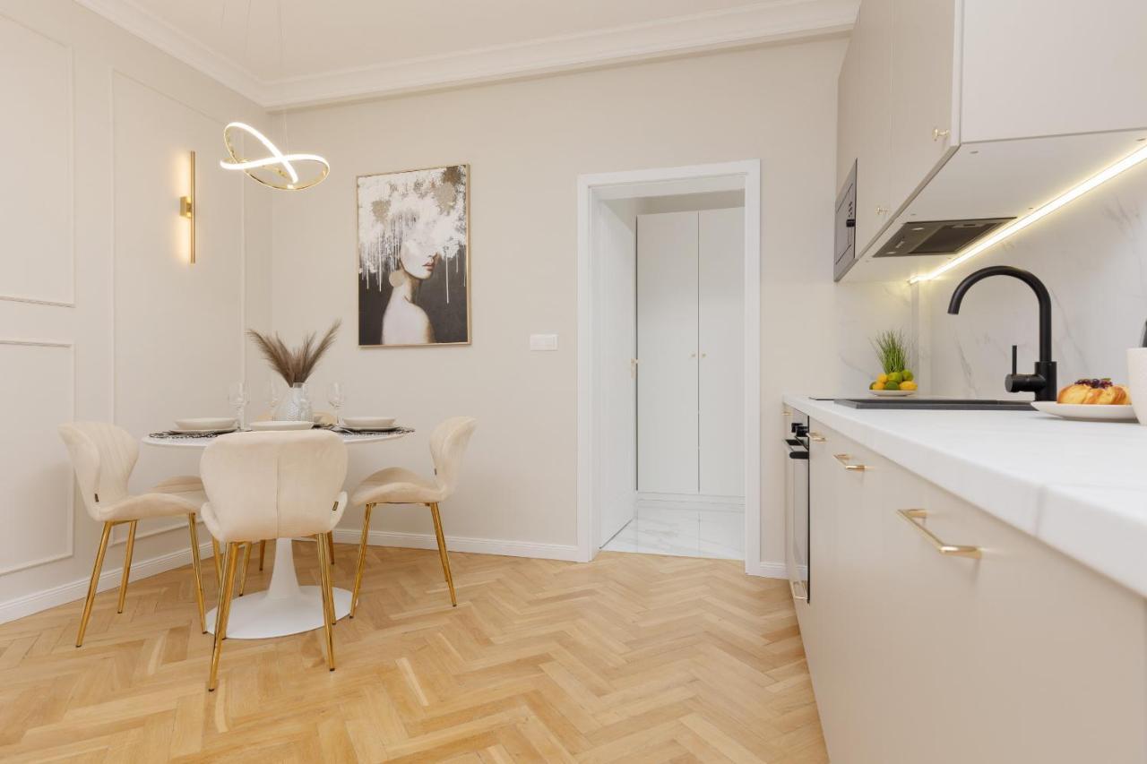 Bright & Elegant By Renters Warsaw