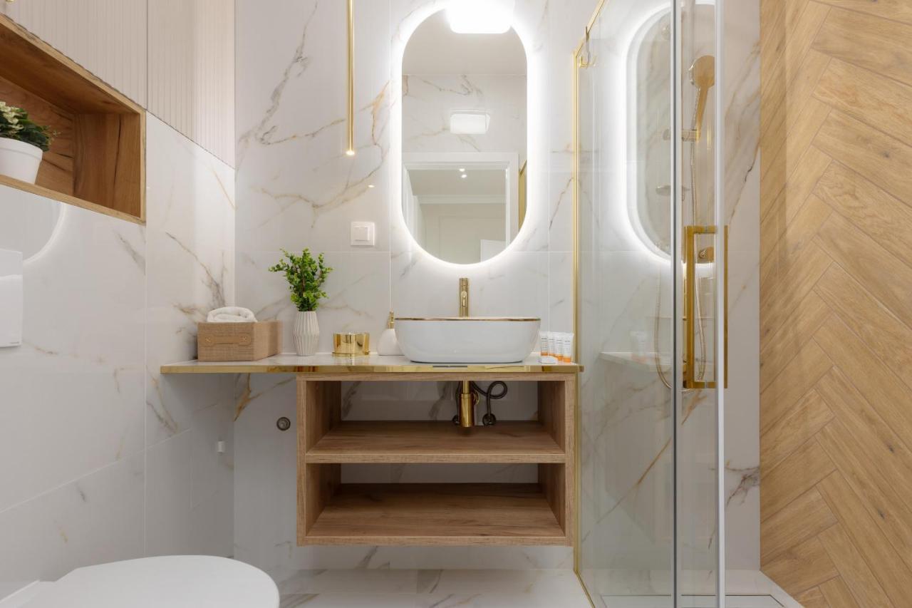 Bright & Elegant By Renters